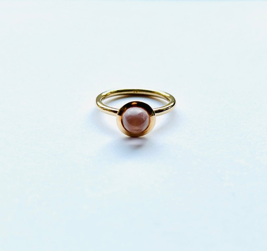 Wolter Ring Rosenquarz Kegel-Cabochon 18K Gold