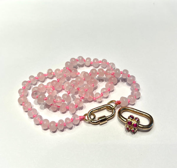 Atelier Wolter Rosenquarz Edelsteinkette Bouton handgeknotet 750 Gold OPEN END  mit unterschiedlichen Verschlußoptionen