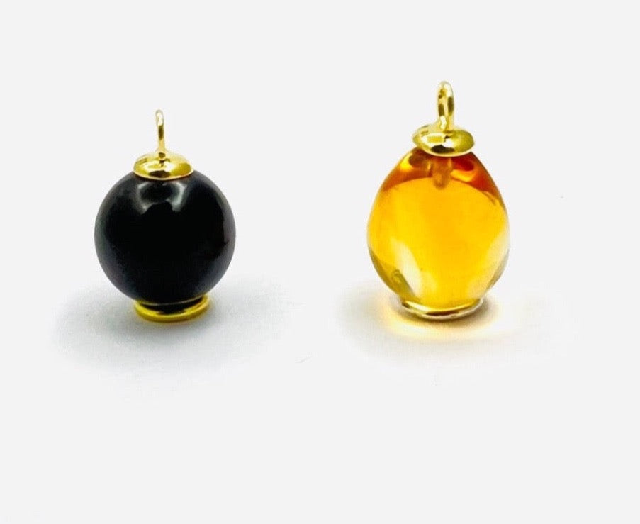 Wolter Anhänger ONYX 18K Gold (rechts) & Wolter Anhänger CITRIN 18K Gold (links)